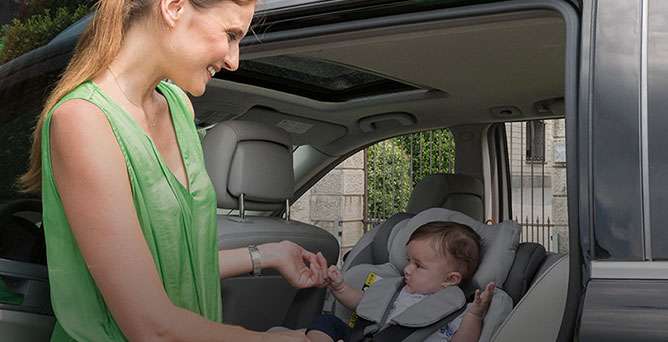 Longs) voyages en voiture avec votre nouveau-né: conseils pour voyager en  toute sécurité et confort avec votre nouveau-né